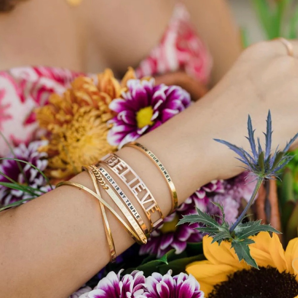 New! MantraBand “Fearless” 18K Gold Plated Bracelet Cuff✨One Size - Picture 6 of 8